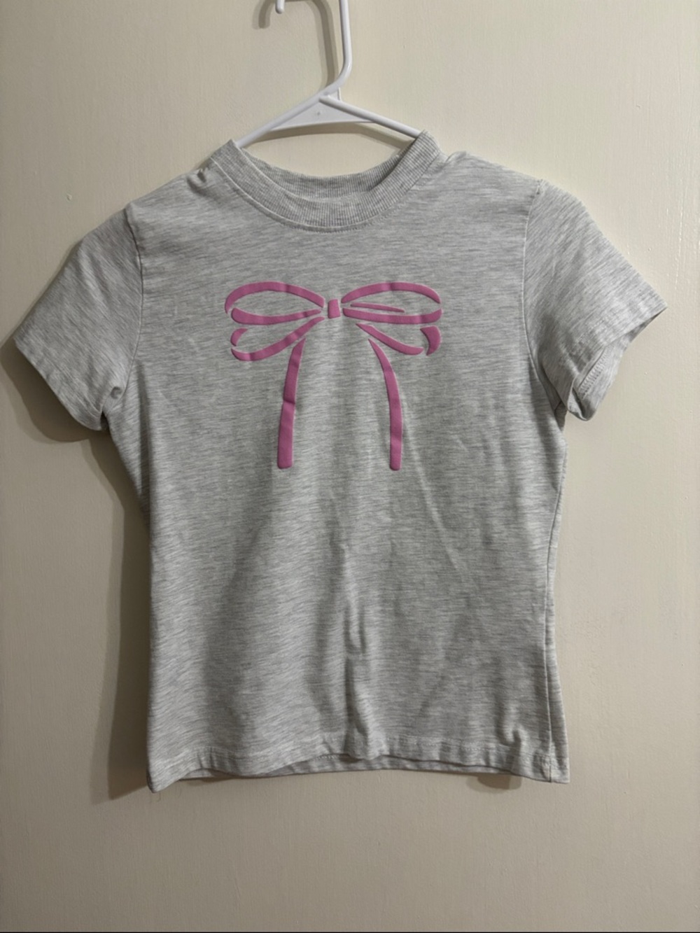 Daisy Gray Short-Sleeve Tee with Pink Bow Graphic